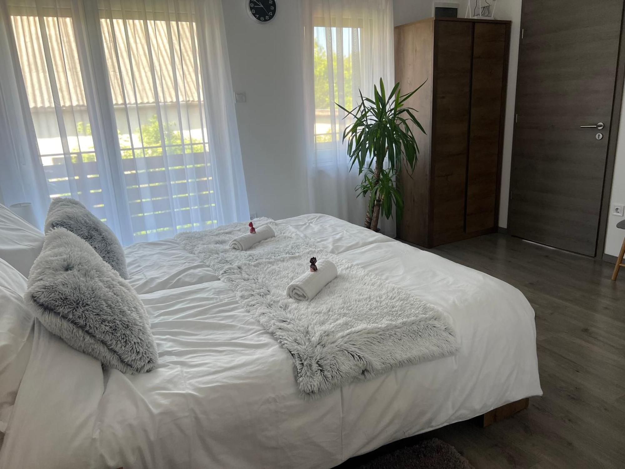 Sophia Apartman Goedoello Экстерьер фото